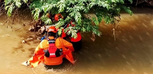 Geger! Ada Jenazah Bayi Mengapung di Kali Cakung Bekasi Foto : Ist