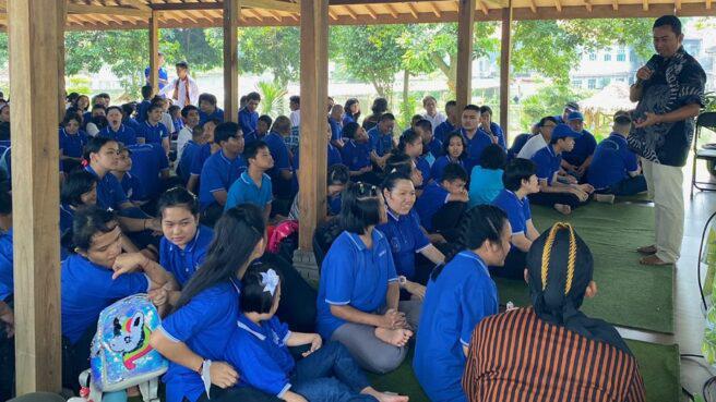 Gereja Santo Barnabas Tangsel Gelar Kegiatan Sosial Gereja Santo Barnabas menggelar kegiatan bersama 135 anak berkebutuhan khusus