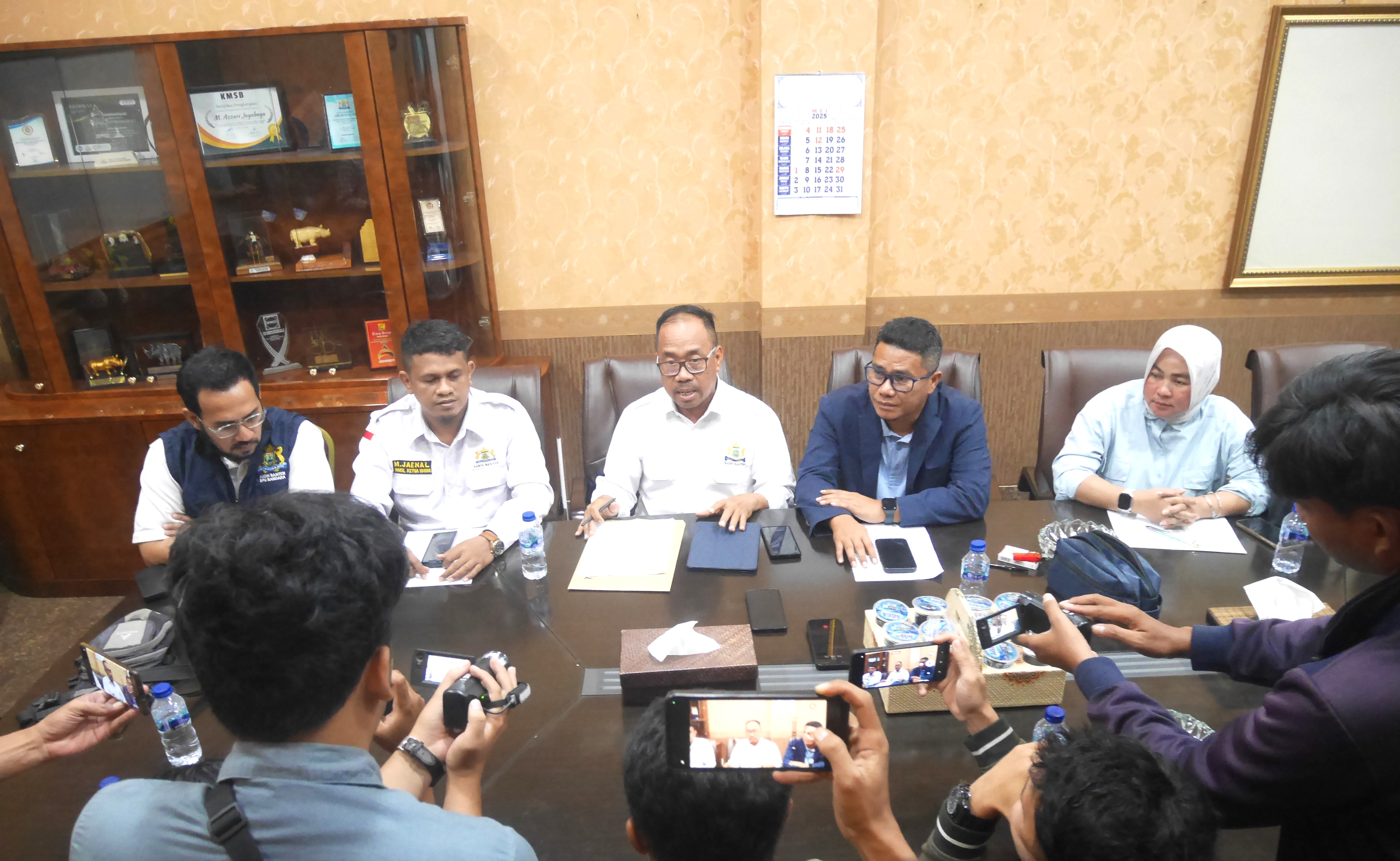 Kadin Banten Luruskan Misinformasi Terkait Jatah Proyek Rp 5 T di Cilegon Konferensi pers di Kantor Kadin Banten di Kota Serang, Kamis (15/5/2025) sore.(Ari Supriadi-tangselpos.id)