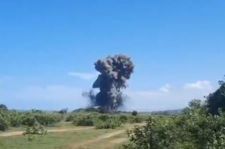 Kadispenad Jelaskan Kronologi Pemusnahan Amunisi Di Garut Yang Tewaskan 13 Orang Kepulan asap dari tempat pemusnahan amunisi tak layak pakai di Desa Sagara, Kecamatan Cibalong, Kabupaten Garut. Foto : Ist