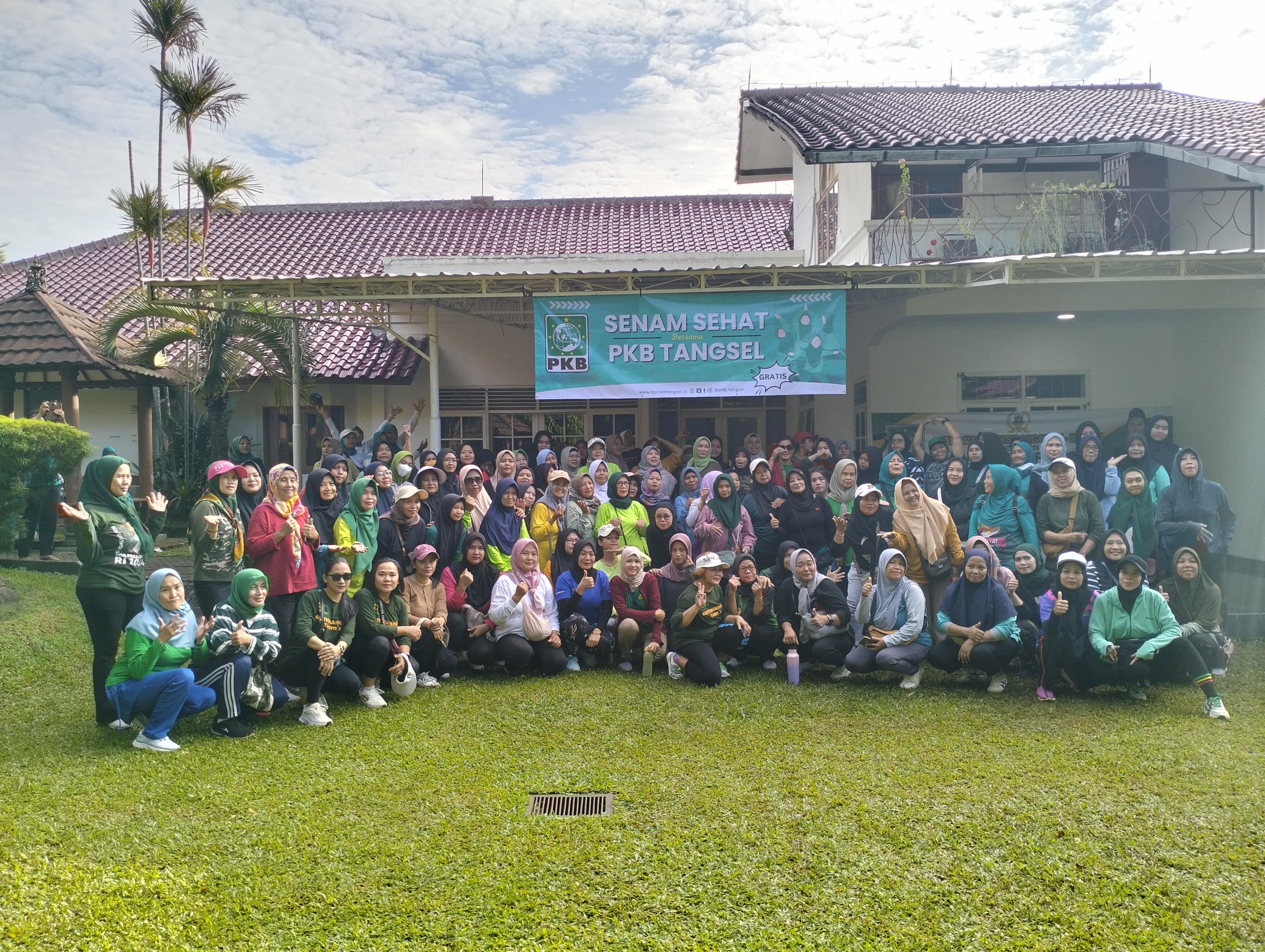Kampanyekan Hidup Sehat, PKB Tangsel Senam Bersama Kader PKB Kota Tangsel gelar kegiatan senam sehat di Pamulang.