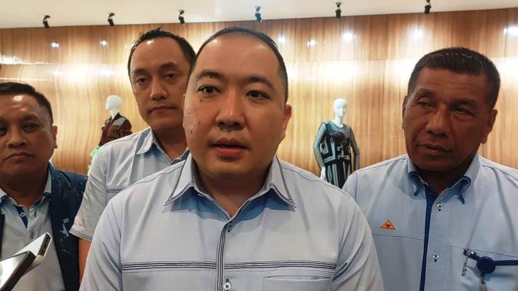 Kejagung Tangkap Iwan Lukminto Dirut Sritex, Kasus Apa? Dirut PT Sritex Iwan Lukminto (tengah). Foto : Ist