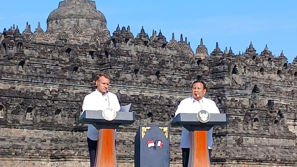 Kunjungan Macron Ke Borobudur Meriah, Lepas Arloji Hingga Foto Bareng Prabowo Foto : Ist