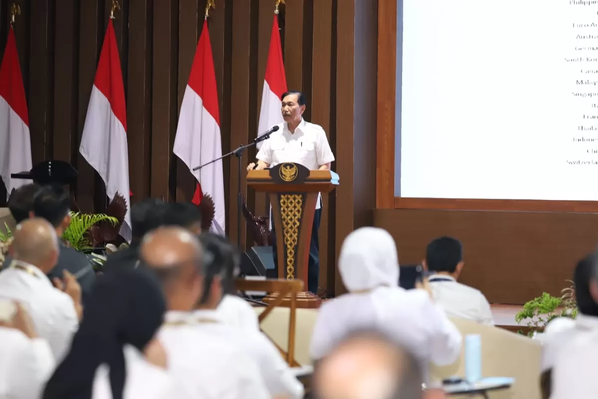Luhut Usul Bansos Lewat Digital, Hemat Rp 17 Triliun Per Tahun Ketua Dewan Ekonomi Nasional (DEN) Luhut Binsar Pandjaitan. Foto : Ist