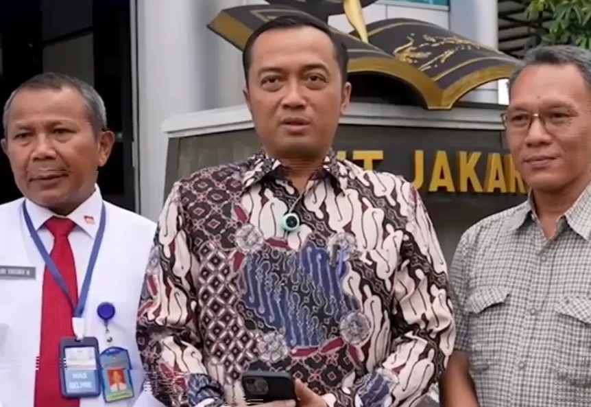 Menteri Sekretaris Negara Prasetyo Hadi (tengah). Foto : Ist