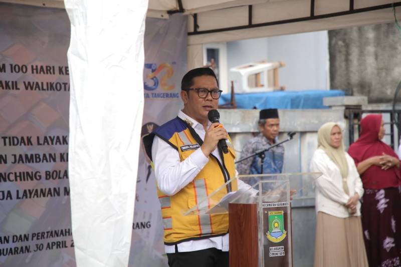 Pemkot Tangerang Launching 1.000 Perbaikan RTLH Suasana peluncuran 1.000 Perbaikan Rumah Tidak Layak Huni (RTLH) dan pembangunan 176 Jamban Keluarga bagi warga kurang mampu yang dilakukan Wakil Wali Kota Tangerang, Maryono, di Kawasan Kampung Pabuaran, Kecamatan Karawaci pada Rabu (30/4).