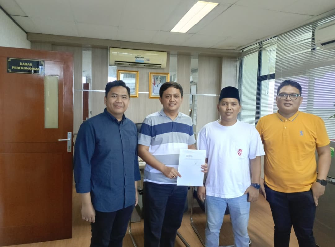 Pengurus HIPMI Kawal Reza Arief Daftar Calon Dirut PT. Mitra Kerta Raharja Sekum dan Bendum BPC HIPMI Kabupaten Tangerang Dampingi Reza Arief Rahman Daftar Bakal Calon Direktur Utama PT Mitra Kerta Raharja (Perseroda) Kabupaten Tangerang. (Ist)