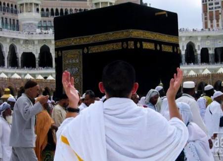 Penjual Nasi Uduk Sujud Syukur Lihat Ka’bah Ilustrasi. Foto : Ist