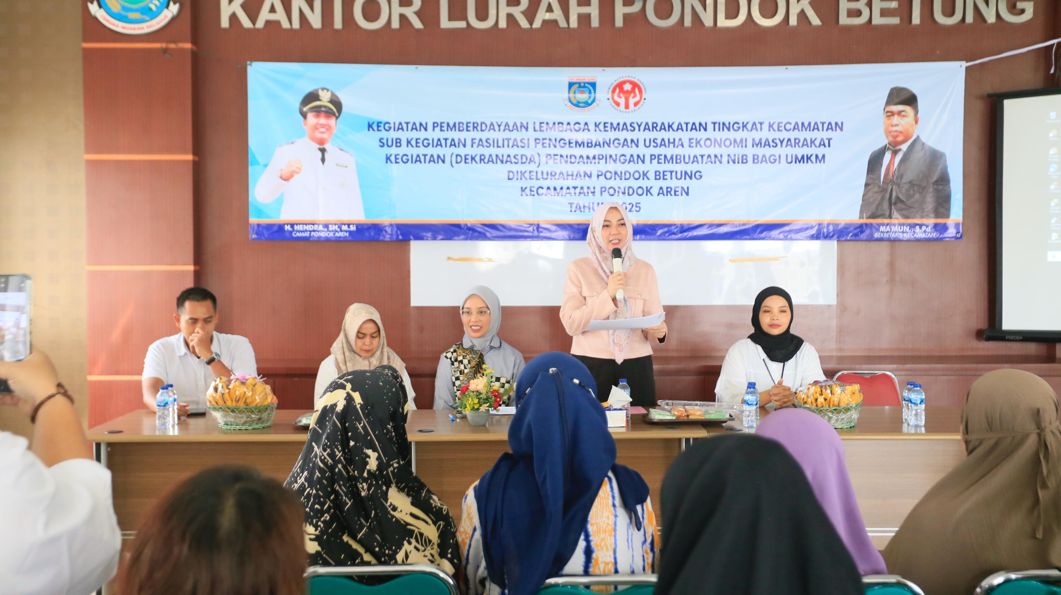 Perlebar Peluang Usaha, Dekranasda Fasilitasi Pelaku UMKM di Pondok Aren Urus NIB Pendampingan pembuatan NIB di Kelurahan Pondok Betung, Pondok Aren, Rabu (14/5).