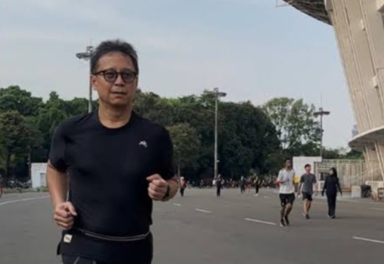 Pernyataan Menkes Soal Gaji Dan Lingkar Pinggang Menjadi Sorotan Publik Kegiatan olahraga Menkes Budi Gunadi Sadikin. Foto : Ist