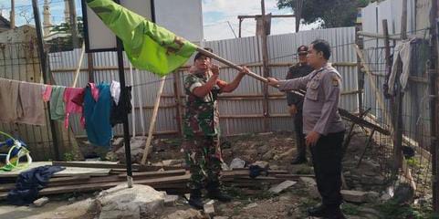 Polisi dan Satpol PP Tegas Copot Puluhan Bendera Ormas di Tangerang Foto : Ist