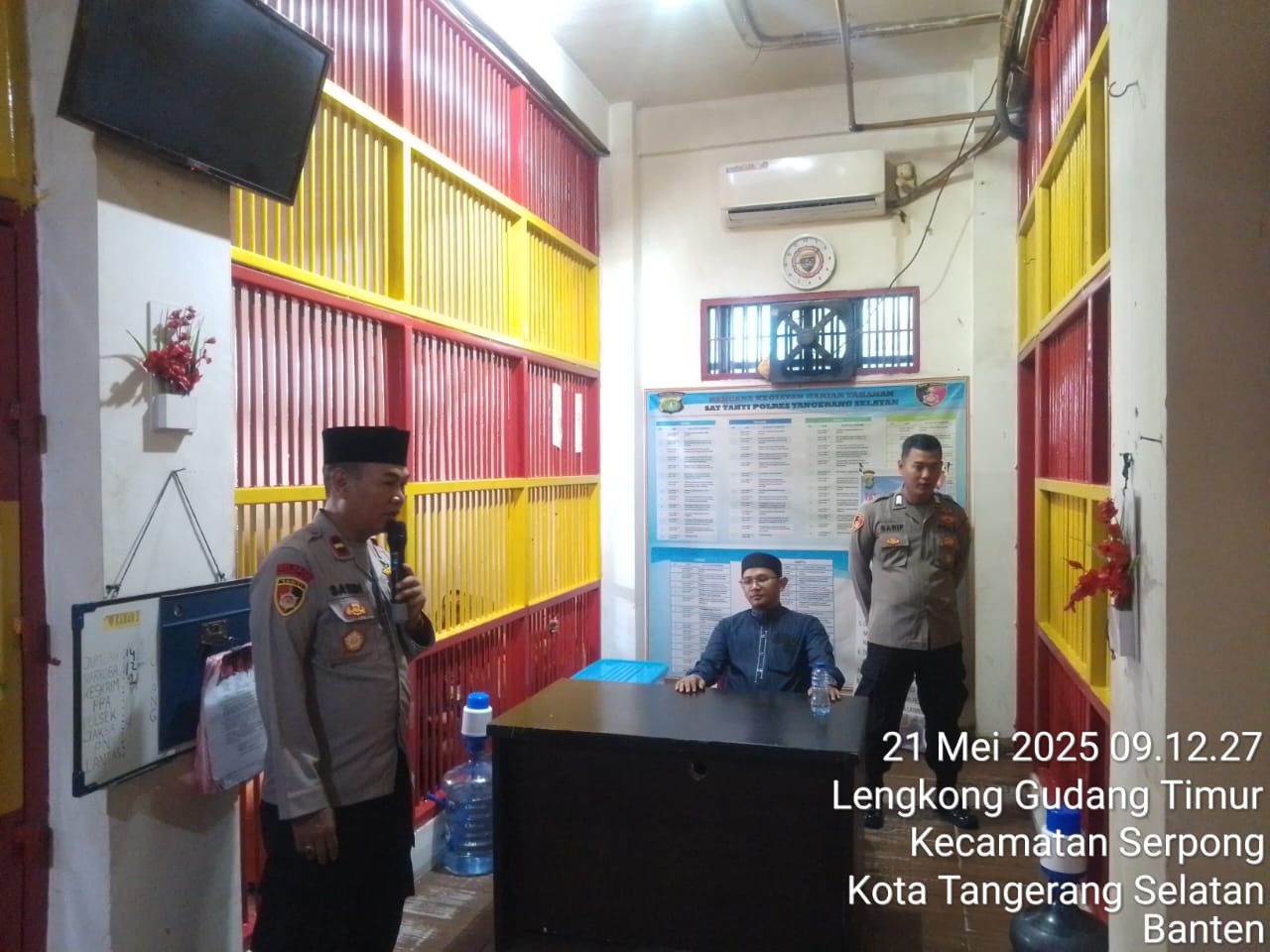 Polres Tangsel Gelar Pengajian Rutin Untuk Tahanan Polres Tangsel berikan bimbingan rohani dengan menhadirkan Ustadz untuk berikan tauwisyah kepada pra tahanan di Polres Tangsel.