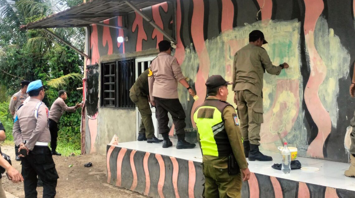 Polresta Tangerang Bongkar Sejumlah Posko Ormas di Berbagai Titik Foto : Ist