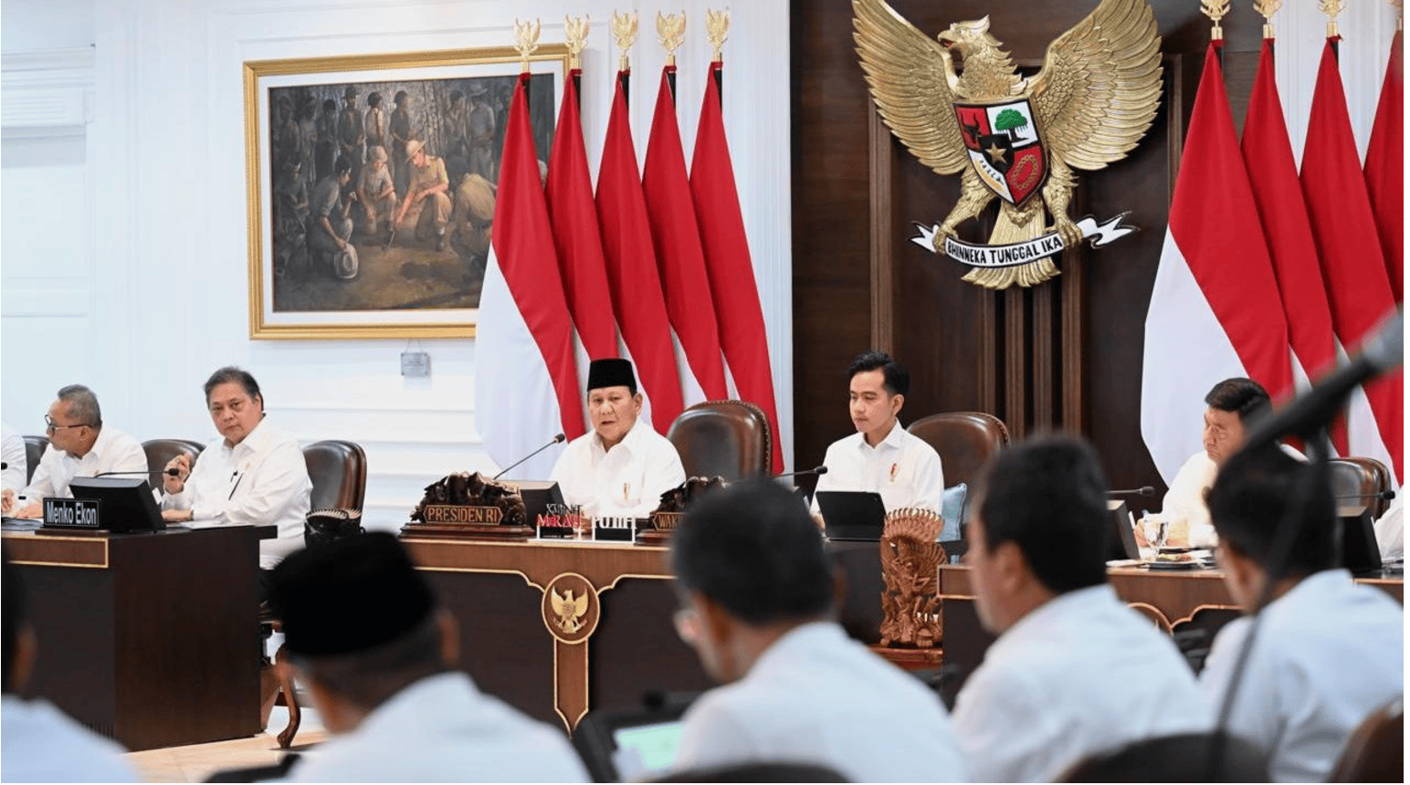Prabowo: Tidak Benar, Pak Jokowi Disebut Tiap Malam Telepon Saya Prediden Prabowo saat memimpin Sidang Kabinet. Foto : Ist