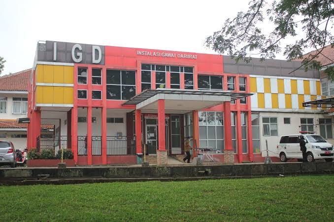 Rumah Sakit Di Pandeglang Kekurangan Dokter Situasi di halaman depan gedung IGD RSUD Berkah Pandeglang
