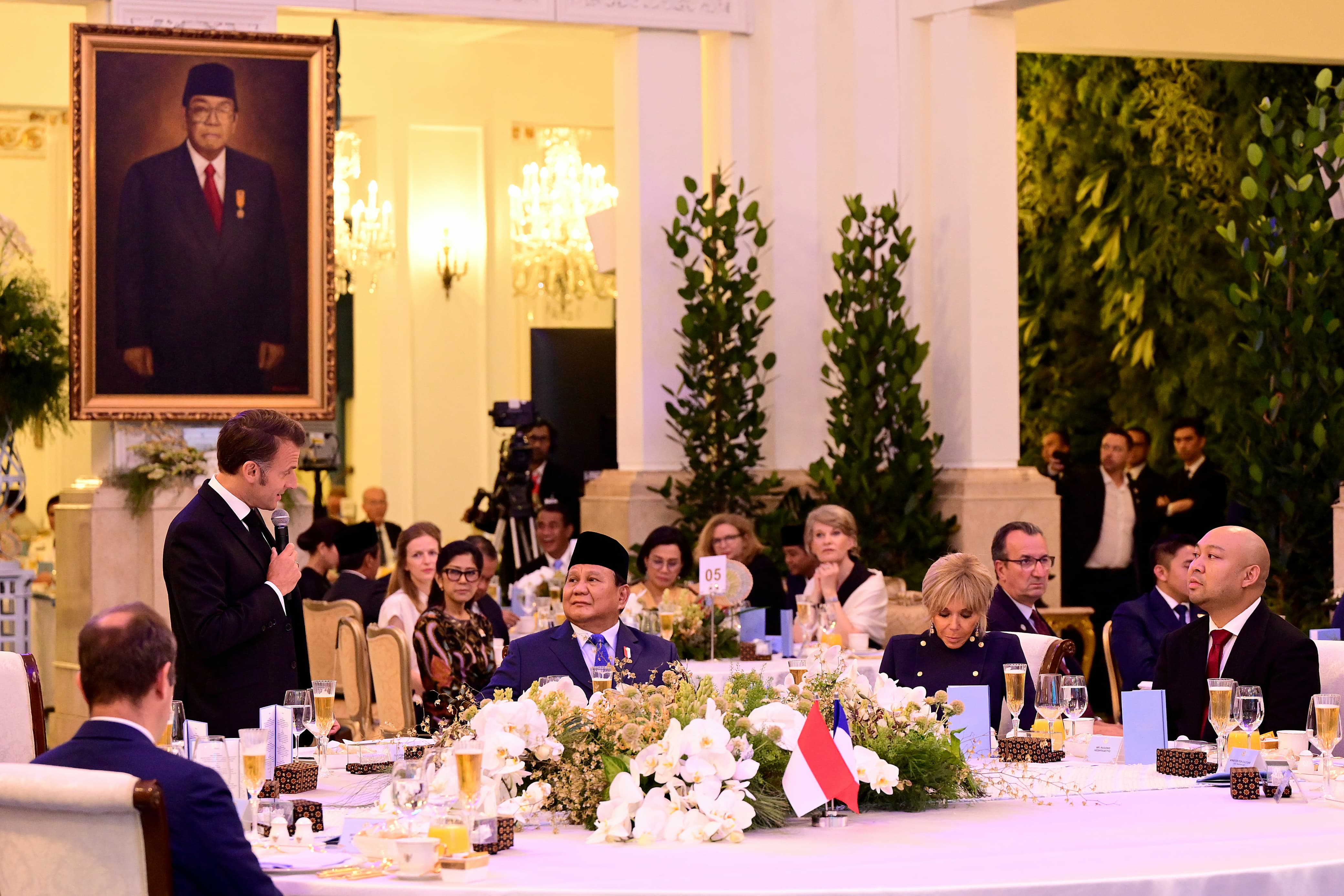 Seskab Teddy: Minuman Prabowo-Macron Di Istana Bukan Alkohol, 100 Persen Jus Apel Foto : Ist