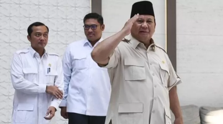 Tidak Jadi Mundur, Hasan Nasbi Tetap Pimpin PCO Hasan Nasbi (no 2 dari kiri) kini bertugas kembali sebahai PCO. Foto : Ist