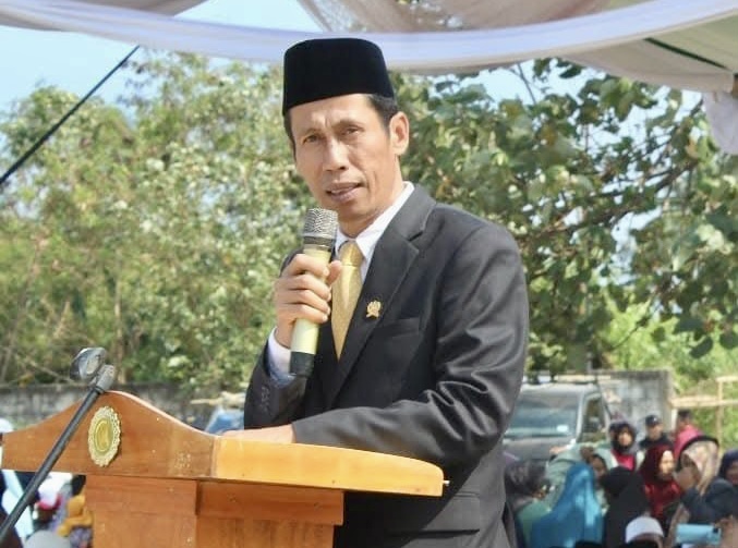 Uus Usamah Siap Nyalon Ketua DPD Golkar Pandeglang Sekretaris DPD Partai Golkar yang juga Anggota DPRD Pandeglang, Uus Usamah sedang memberikan sambutan disalah satu acara di Dapil-nya, beberapa waktu lalu