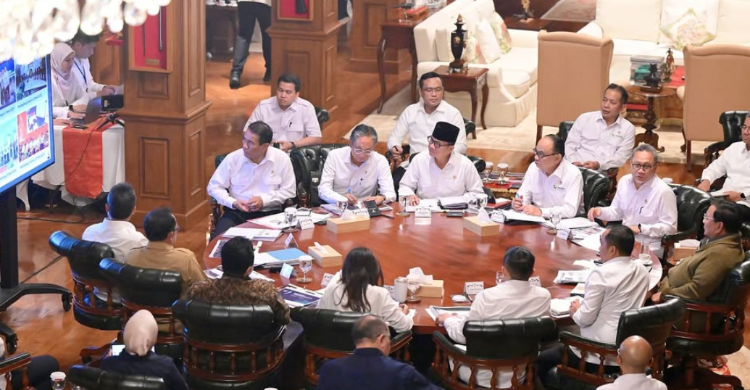 80 Ribu Kopdes Merah Putih Siap Diresmikan 12 Juli 2025 Suasana rapat terbatas bersama Presiden Prabowo di Hambalang, Bogor. Foto : Ist