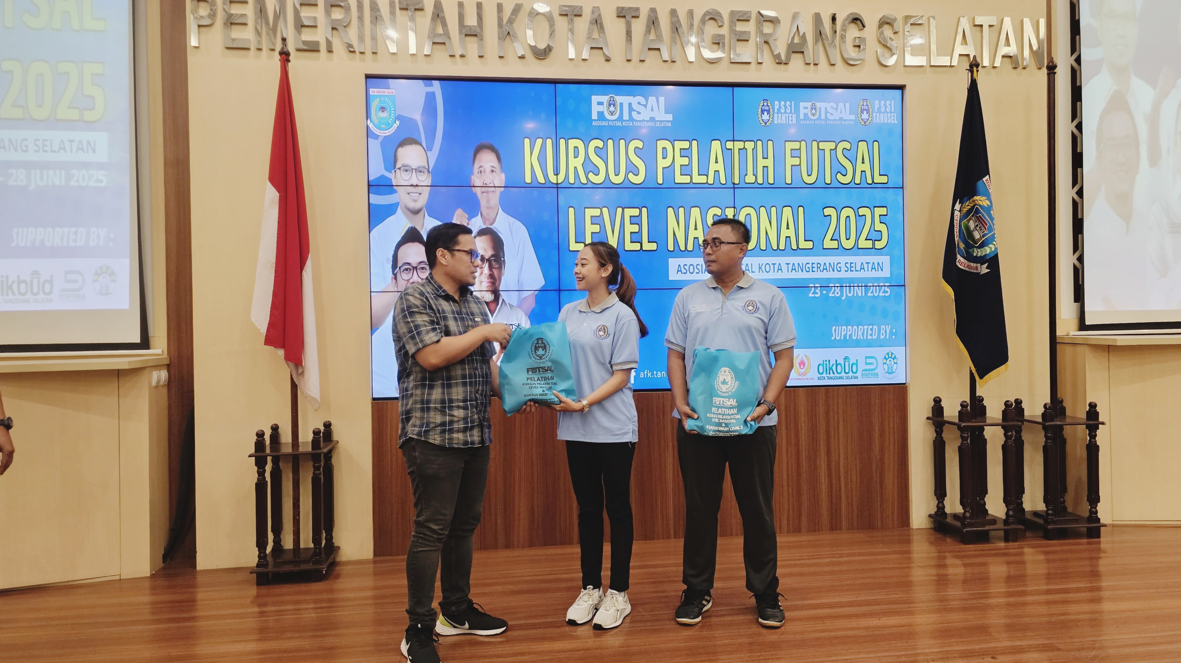 93 Peserta Ikut Kursus Pelatih Futsal Lisensi Nasional di Tangsel Wakil Wali Kota Tangsel sekaligus Ketua Asosiasi Provinsi (Asprov) PSSI Banten, Pilar Saga Ichsan, Senin (23/6). (tangselpos.id/irm)