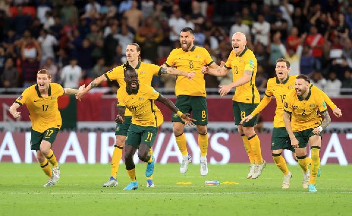 Australia Lolos Menemani Jepang, Timnas Garuda Harus Lakoni Putaran Keempat Selebrasi Timnas Australia usai menang 2-1 dari Arab. Foto : Ist
