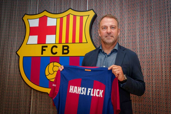 Barca Juara, Sang Pelatih Hansi Flick Jadi Pelatih Terbaik Liga Spanyol Hansi Flick arsitek Barca Pelatih Terbaik Liga Spanyol musim 2024/25. Foto : Ist