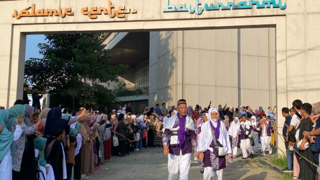 Besok, Jemaah Haji Asal Tangsel Mulai Tiba Di Bandara Soekarno-Hatta Para Jemaah Haji asal Tangsel sudah bersiap pulang. Dan jadwalnya telah ditetapkan.