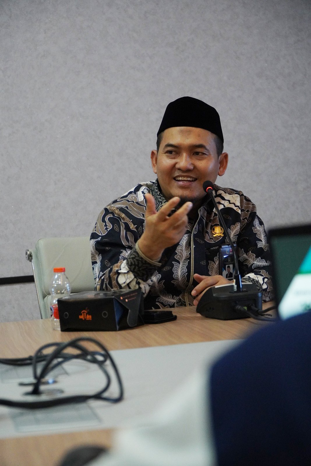 Dewan Harap Proyek Infrastuktur Jadi Instrumen Atasi Pengangguran Wakil Ketua DPRD Kota Tangsel M Yusuf saat memimpin rapat pembahasan anggaran perubahan 2025.