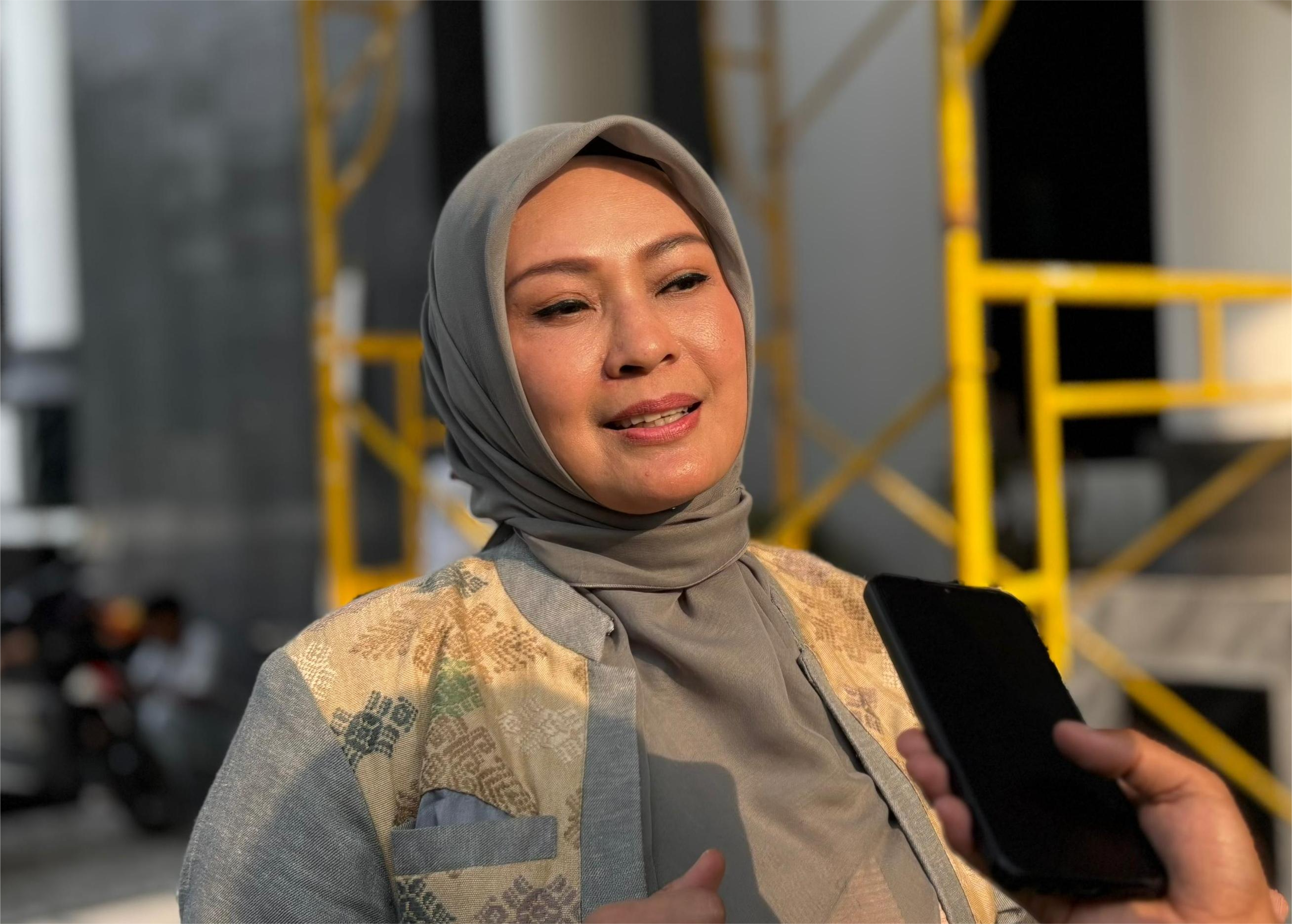 Dipercaya Pimpin PAN Banten, Irna Siap Bersinergi Ketua DPW PAN Banten, Irna Narulita, saat menyampaikan keterangan pers di Gedung DPRD Pandeglang, Jumat (13/6/2025).(Istimewa)