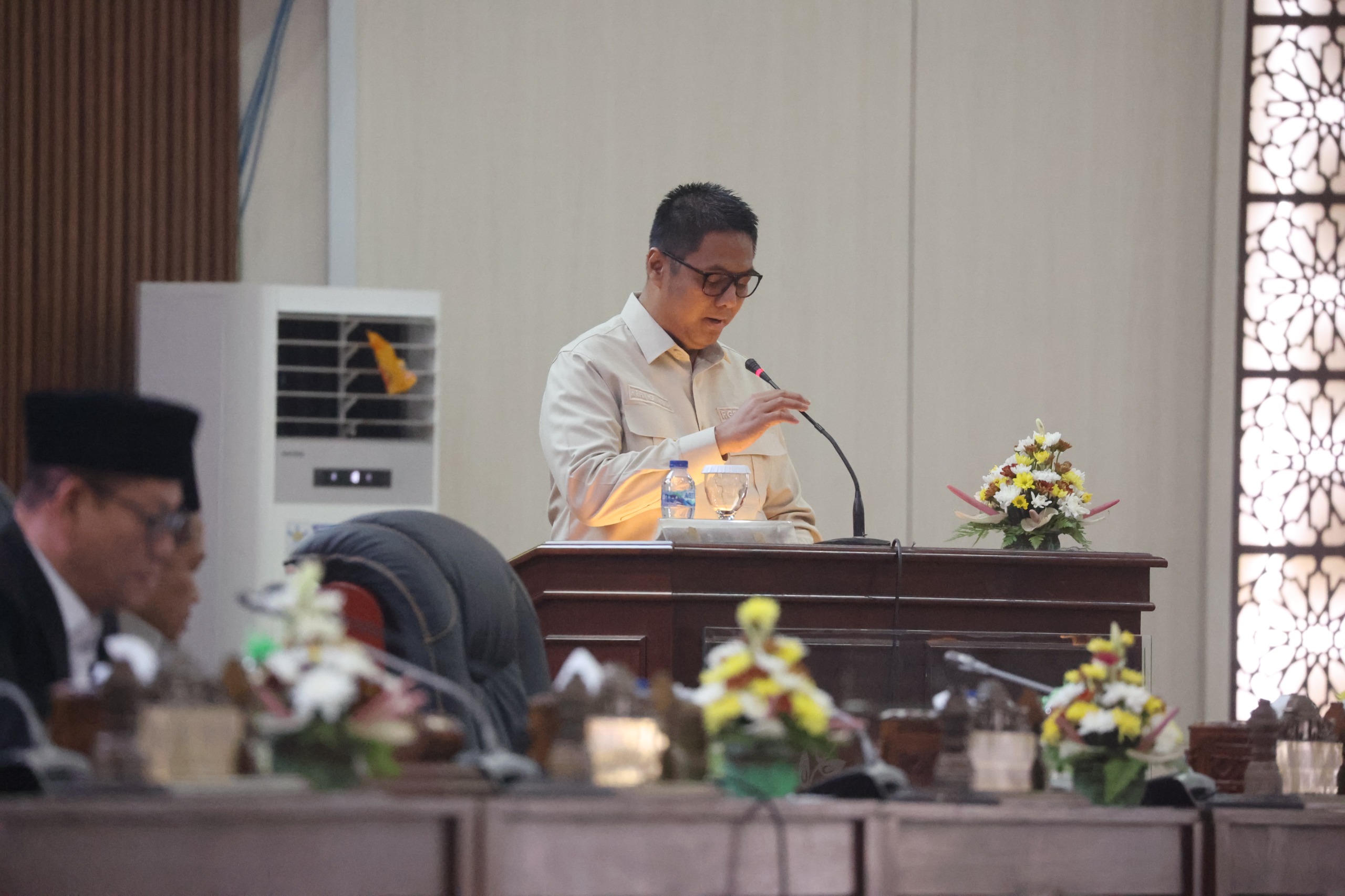 DPRD Berikan 8 Catatan LHP atas LKPD Banten TA 2024 Juru Bicara Banggar DPRD Banten, Rifki Hermiansyah, saat menyampaikan laporan hasil pembahasan terhadap LHP BPK RI atas LKPD, di Gedung DPRD setempat, Selasa (10/6/2025).(Istimewa)