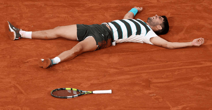 Kalahkan Sinner, Alcaraz Rebut Juara Putra Roland Garros 2025 Petenis asal Spanyol Carlos Alcaraz berhasil merebut juara Roland Garros 2025. Foto : Ist