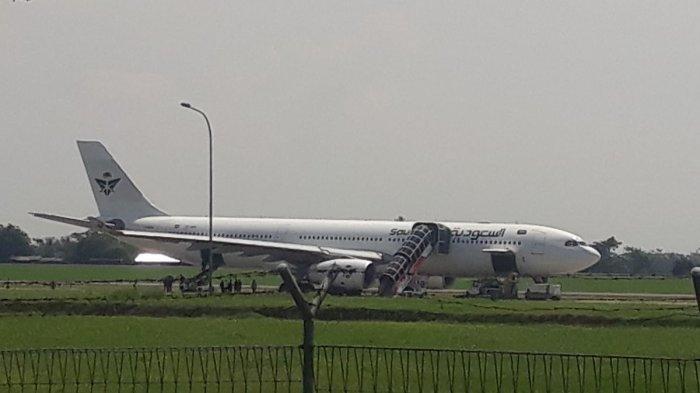 Kembali Pesawat Saudia Dapat Ancaman Bom Pesawat Saudi Airlines kembali mendarat di Bandara Kualanamu, Medan. Foto : Ist
