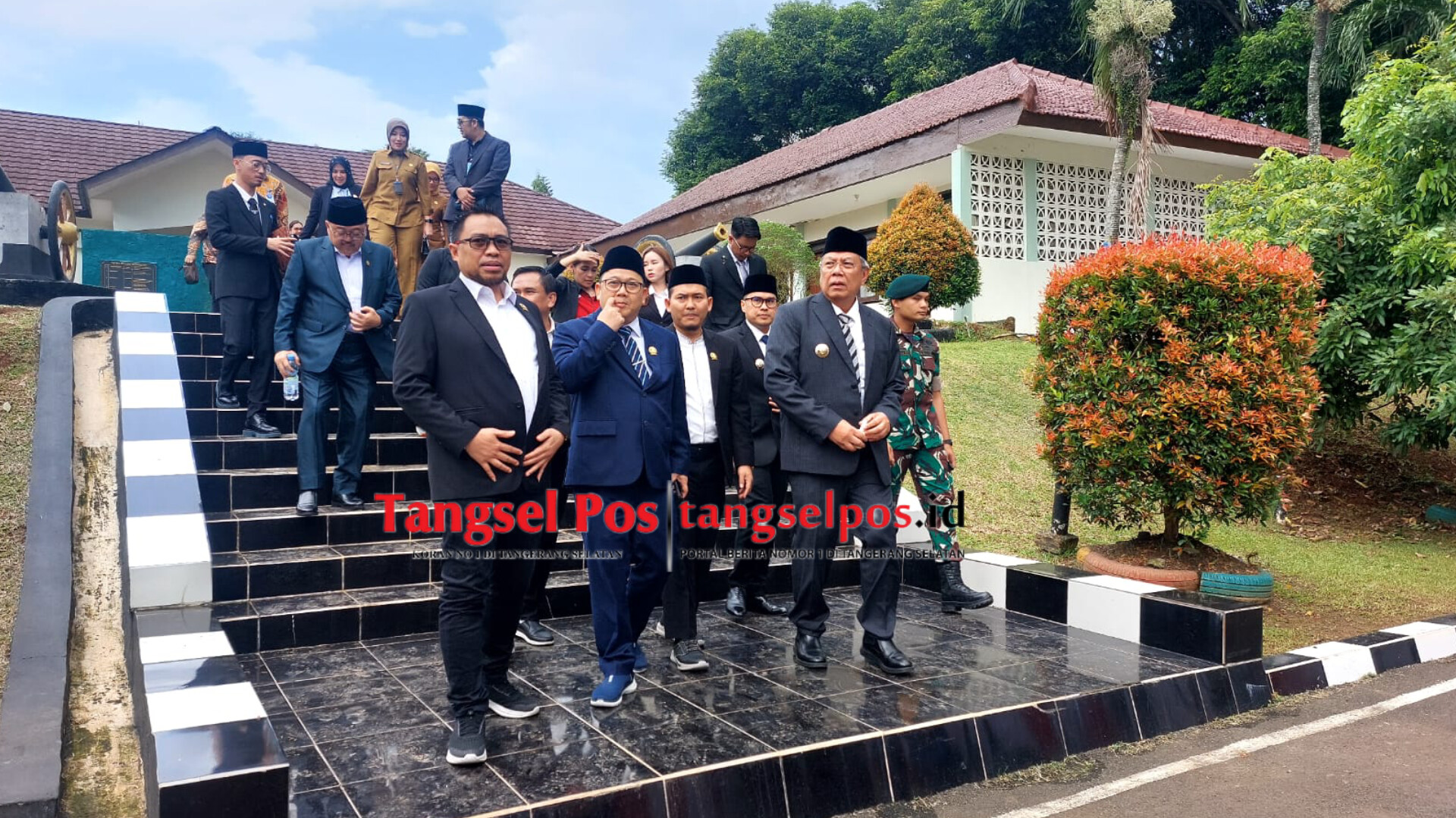 Kenakan Seragam Korpri, Ribuan PPPK Mulai Padati Lapangan Arhanud Kedatangan Benyamin Davnie menjadi tanda pelantikan di mulai. (tangselpos.id/rmn).