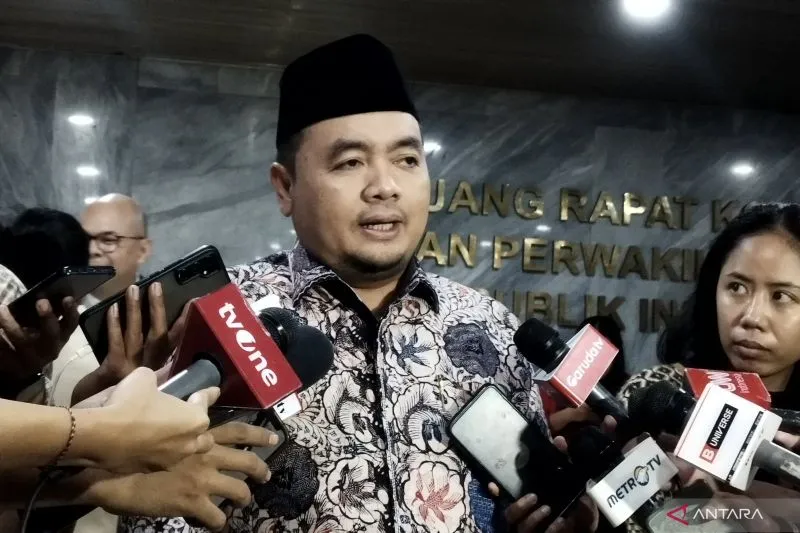 KPU Happy, MK Pisah Pemilu Nasional Dan Daerah Ketua KPU RI Mochammad Afifuddin. Foto : Ist