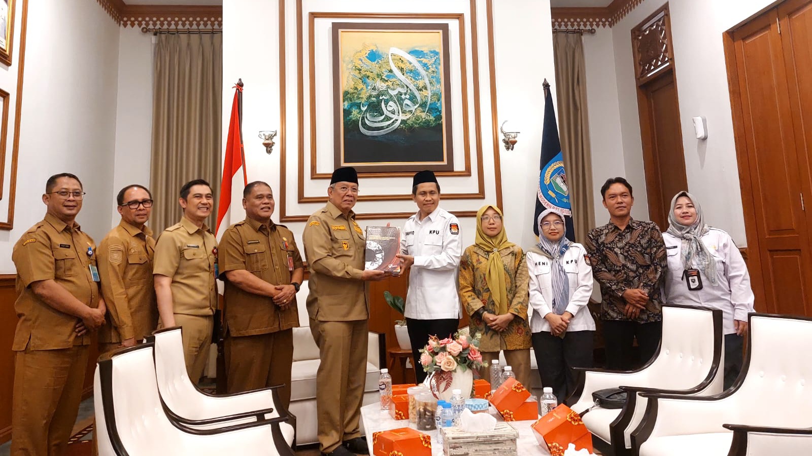 KPU Kembalikan SiLPA Dana Hibah Pilkada Rp 6,6 M ke Pemkot Tangsel Foto : Ist