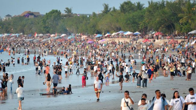 Kunjungan Wisman April 2025 Tembus 1,16 Juta, Didominasi Malaysia, Australia, China Pantai Kuta Bali. Foto : Ist
