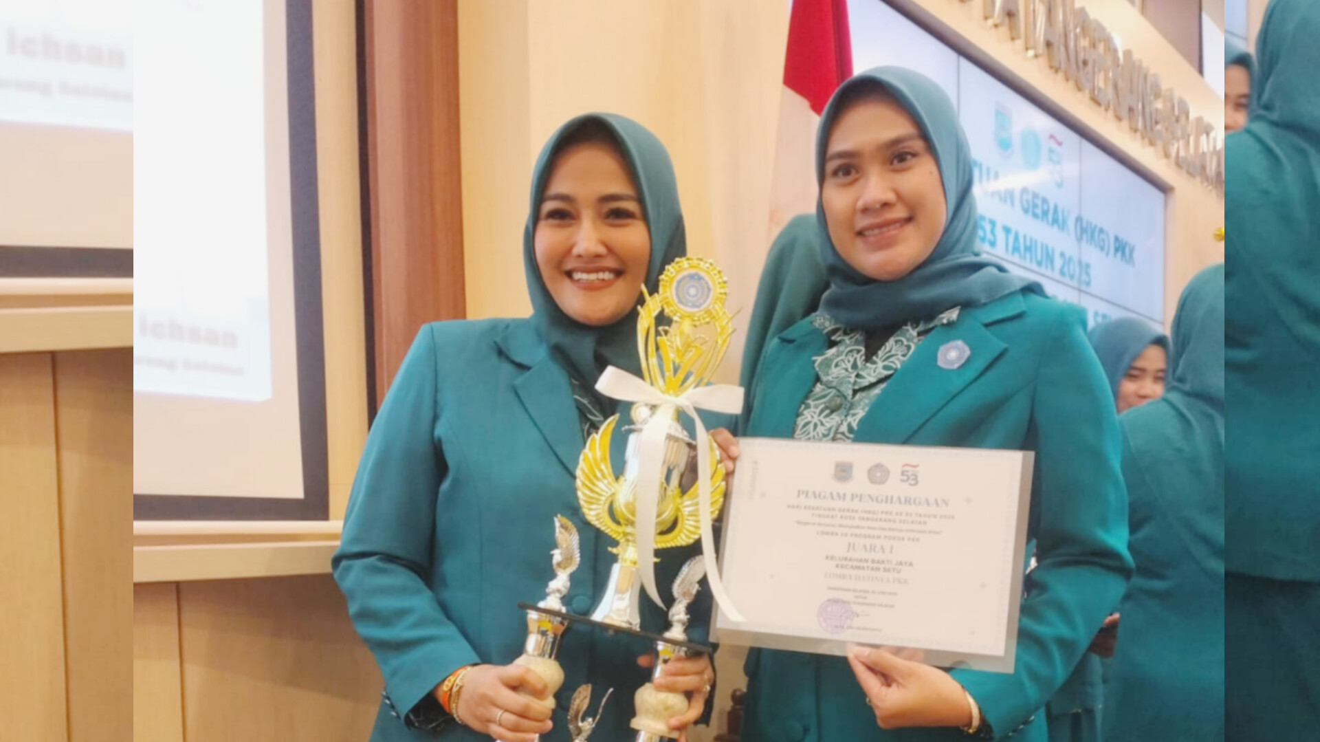 KWT Griya Tanam 09 Bakti Jaya Sabet Juara 1 Lomba PKK Tingkat Kota Tangsel Kelompok Wanita Tani (KWT) Griya Tanam 09 asal Kelurahan Bakti Jaya berhasil menyabet juara 1 dalam lomba Tim Penggerak PKK tingkat Kota Tangerang Selatan. (Ist)