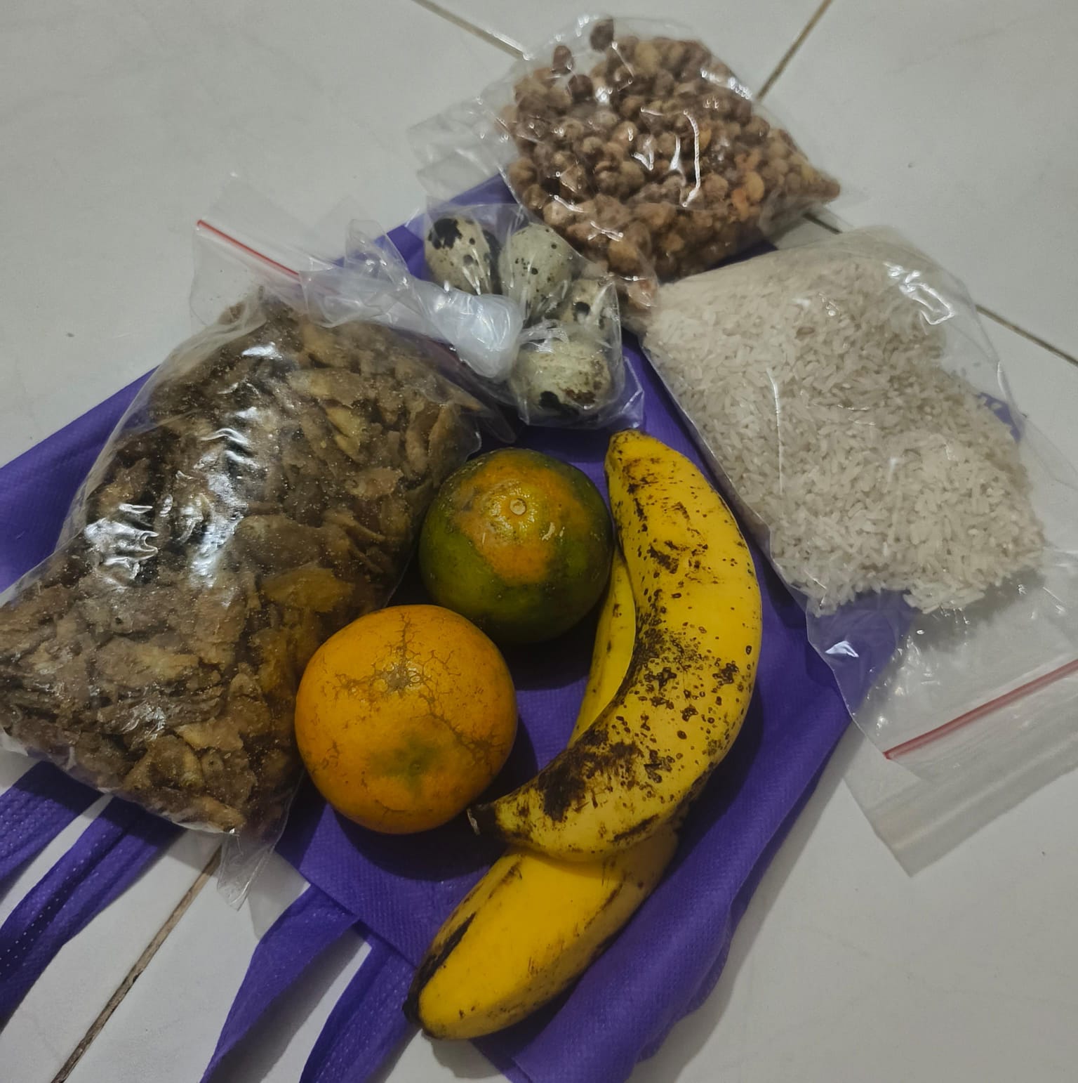 MBG di SD Ciputat Timur Dibagikan Dalam Bentuk Mentah, Isinya Beras, Baby Fish & Telur Puyuh Foto : Ist