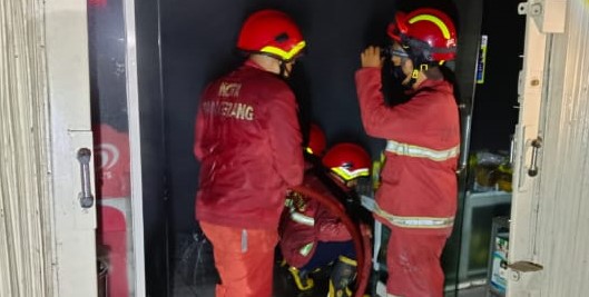 Minimarket di Tangerang Kebakaran Diduga Akibat Korsleting Listrik Foto : Ist
