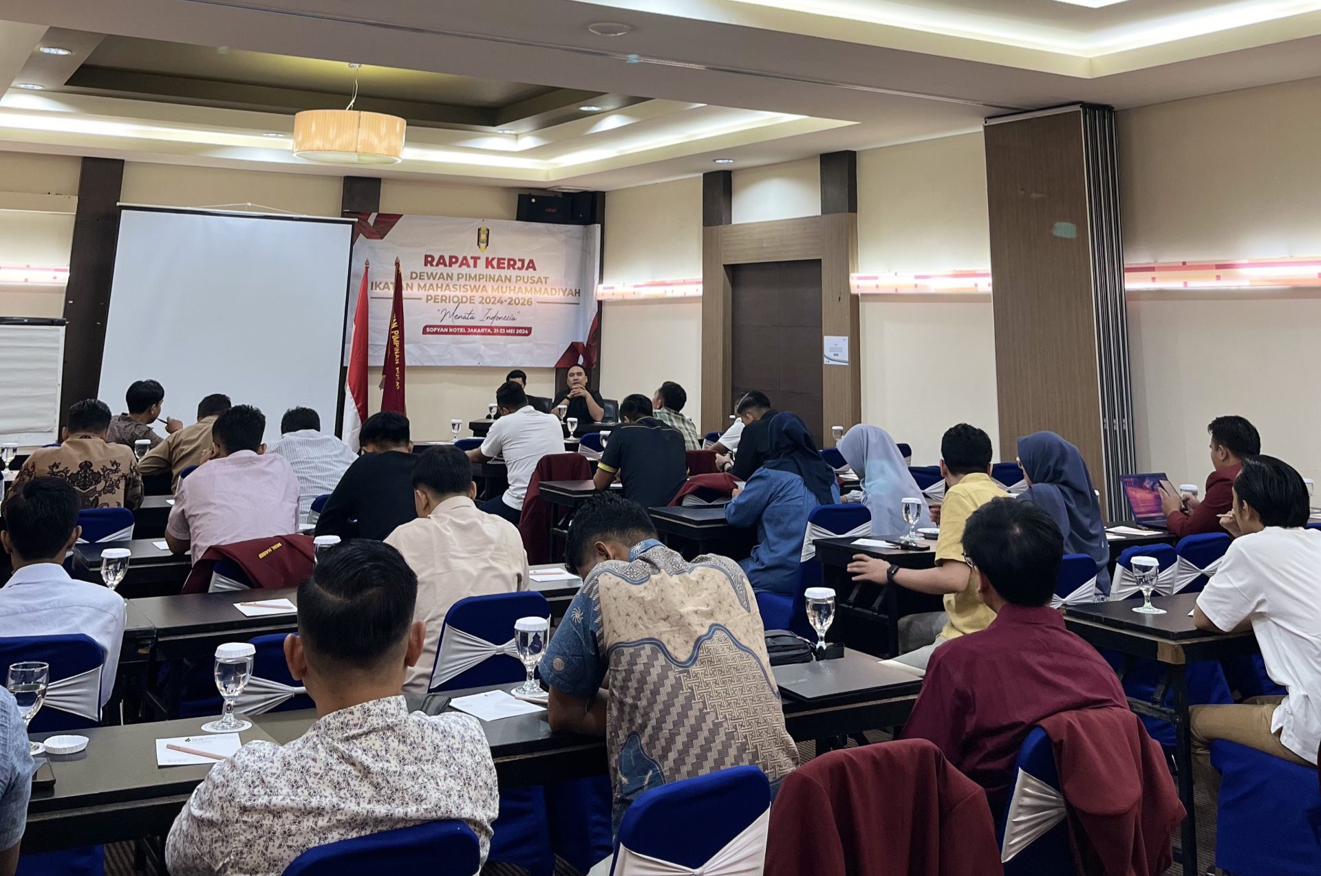 MK : Anggota DPR Boleh Rapat Di Luar Gedung Parlemen Ilustrasi. Foto : Ist