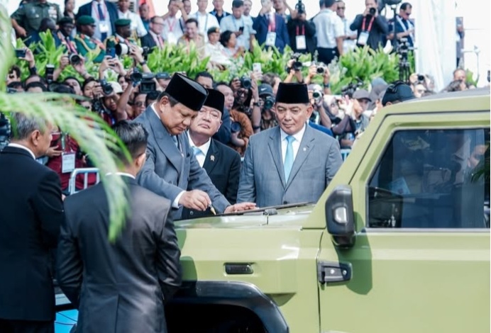Mobil Listrik Taktis MV3-EV PANDU Karya Anak Bangsa Presiden Prabowo saat peluncuran mobil taktis MV3-EV “PANDU”. Foto : Ist