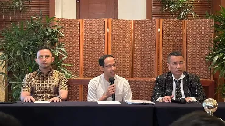 Nadiem Buka Suara Dugaan Korupsi Laptop 9,9 T Di Mendikbud Ristek Mantan Mendikbud Nadiem Makarim bersama Kuasa Hukumnya Hotman Paris. Foto : Ist