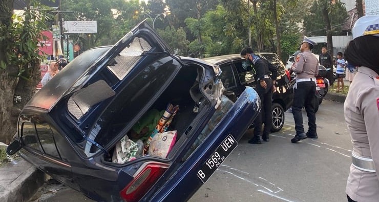 Nahas, Kecelakaan Mobil di Bogor Sebabkan Satu Orang Tewas usai Terpental 15 Meter Foto : Ist