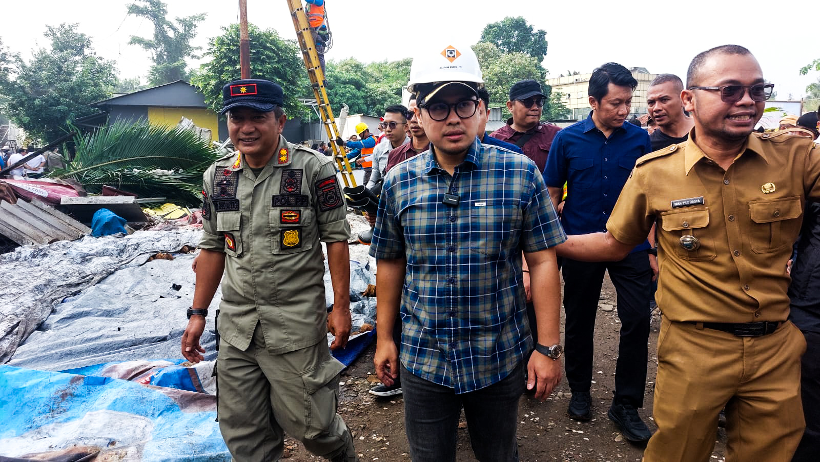 Proses eksekusi dihadiri langsung Wakil Walikota Tangsel, Pilar Saga Ichsan beserta seluruh jajaranmya, Senin (23/6/2025). (tangselpos.id/rmn)