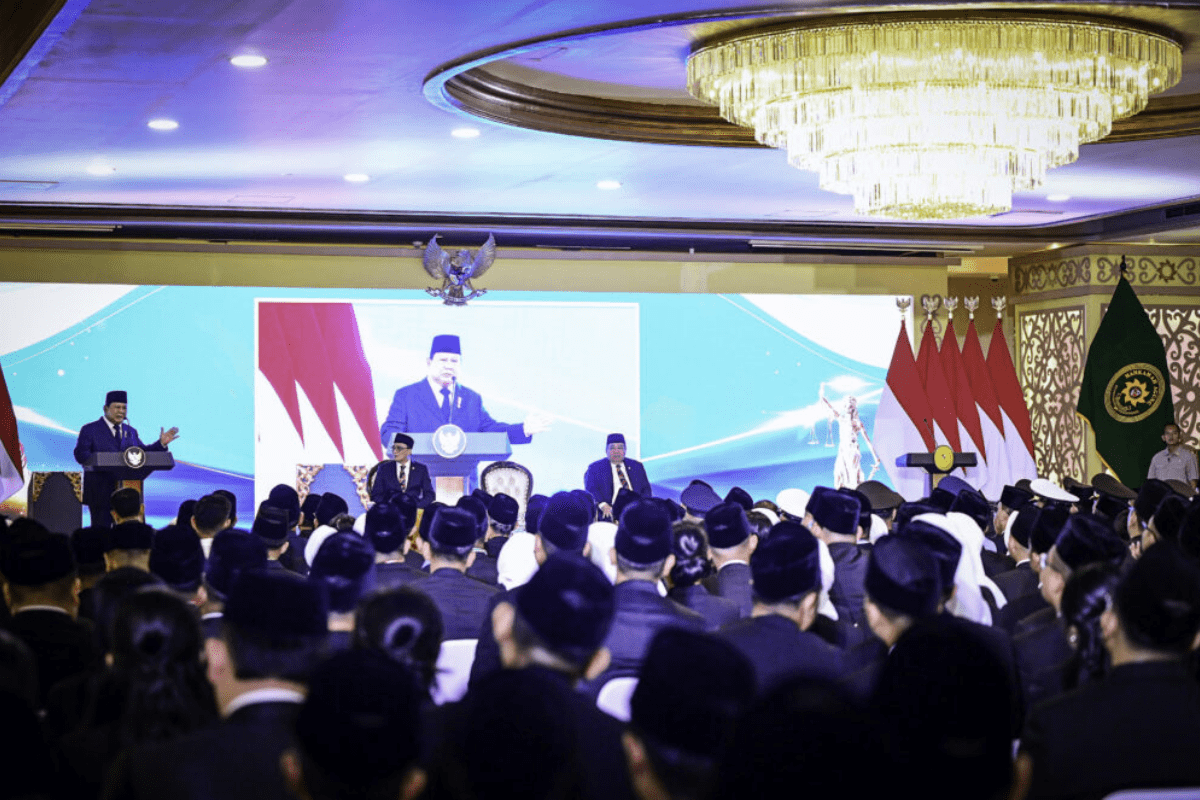 Pemerintah Naikkan Gaji Hakim 280%, Akan Naikkan Gaji Pejabat Lainnya Presiden Prabowo pada acara pengukuan 1.451 Hakim. Foto : Ist