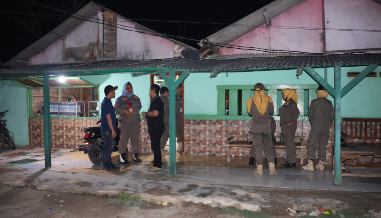 Satpol PP Gelar Operasi Praktik Prostitusi di Kecamatan Mauk & Kemiri Petugas Satuan Polisi Pamong Praja (Satpol PP) Kabupaten Tangerang tengah menggelar operasi Penyakit Masyarakat (Pekat) di Kecamatan Mauk dan Kecamatan Kemiri.