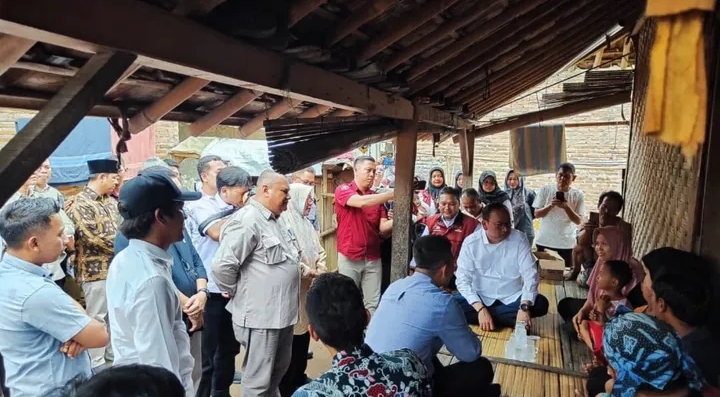 Sekolah Rakyat Bakal Diikuti 100 Siswa Pemkab Lebak saat mengunjungi kediaman salah satu calon siswa Sekolah Rakyat, di Kecamatan Maja, Kabupaten Lebak, belum lama ini.