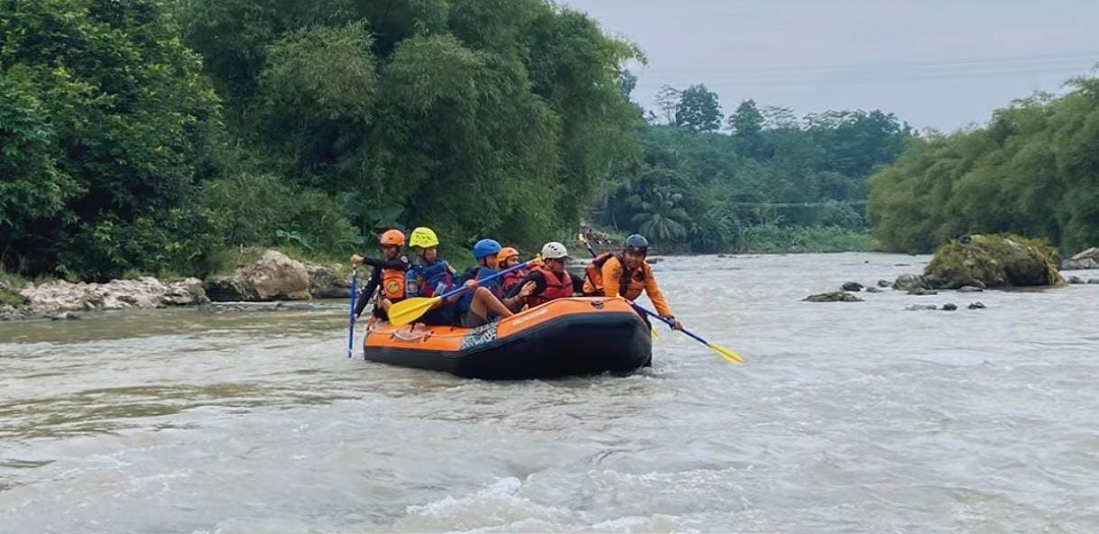 Tim SAR Lanjutkan Pencarian Pemuda Hanyut di Sungai Cileungsi Foto : Ist