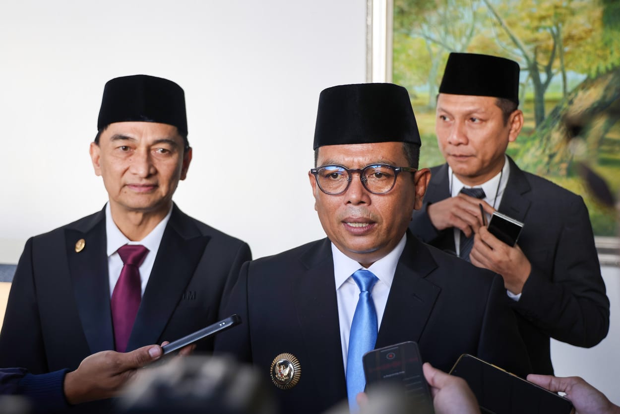 Akademisi Untirta Ingatkan Andra-Dimyati Soal Isu Tidak Harmonis Gubernur Banten, Andra Soni dan Wakil Gubernur Banten, Achmad Dimyati Natakusumah, saat menghadiri rapat paripurna di Gedung DPRD Banten, beberapa waktu lalu.(Istimewa)
