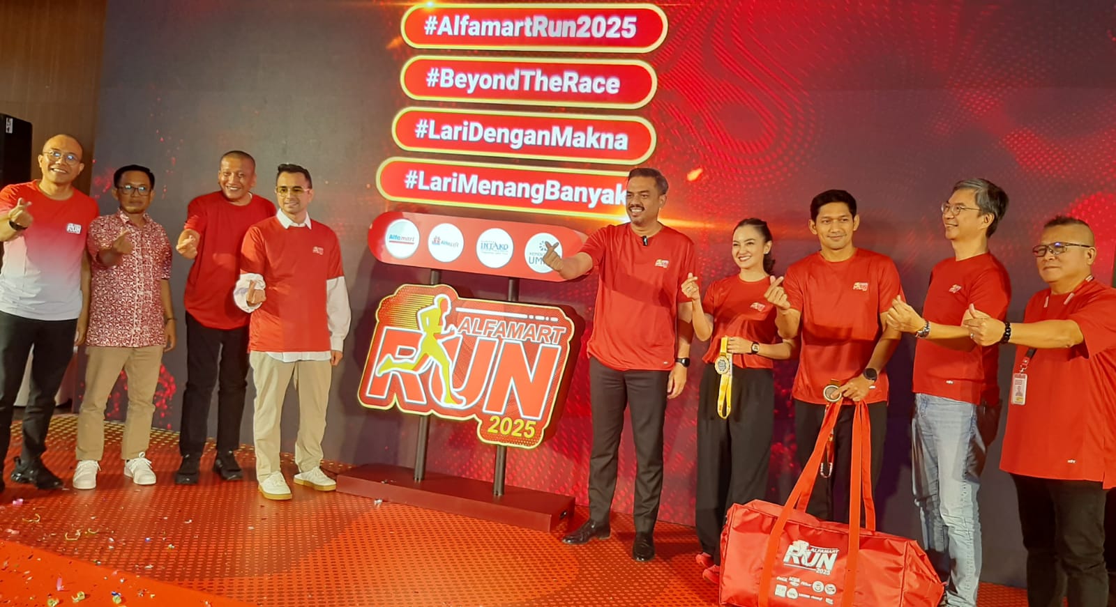 Menteri UMKM Maman Abdurrahman bersama Direktur Alfamart Solihin dan Publik Figur Raffi Ahmad saat Launching Alfamart Run 2025 di Alam Sutera. Foto : Irawan